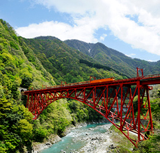 日本有数の大峡谷・黒部